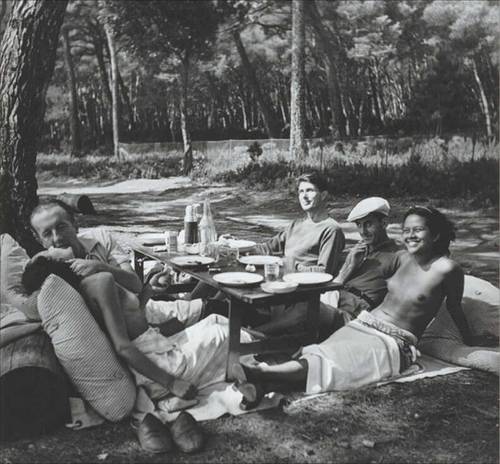 리 밀러가 찍은 피크닉 사진, 1937년, 왼쪽부터 누쉬와 엘뤼아르, 펜로즈, 만 레이, 애디 피델린.