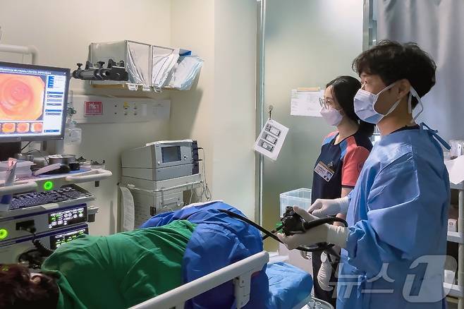 부산 온종합병원의 '내시경 위점막하 박리술' 시술 장면(병원 제공).