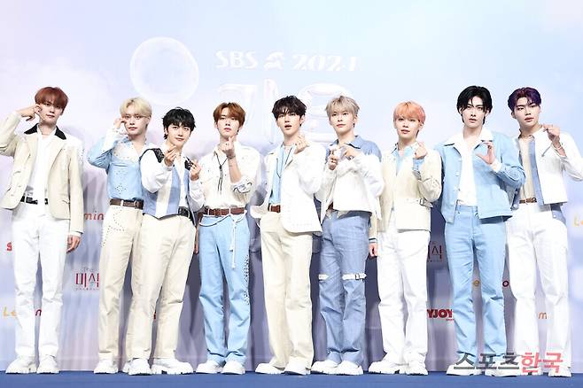 '2024 SBS 가요대전 Summer' 블루카펫 행사에 참석한 그룹 제로베이스원(ZEROBASEONE). ⓒ이혜영 기자 lhy@hankooki.com