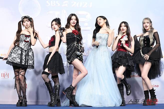 '2024 SBS 가요대전 Summer' 블루카펫 행사에 참석한 그룹 아이브. ⓒ이혜영 기자 lhy@hankooki.com