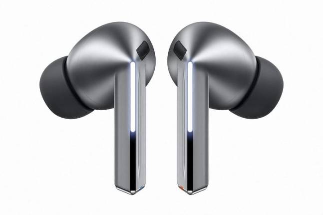 삼성전자가 5년만에 처음으로 디자인을 바꿔 출시한 갤럭시 버즈3 프로. [사진 제공=삼성전자]