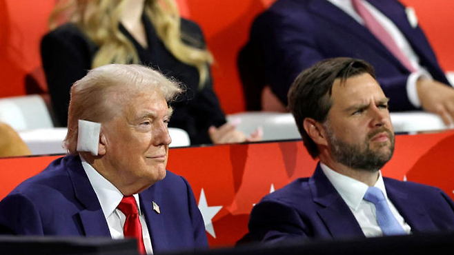 트럼프와 부통령 후보로 지명된 밴스 상원의원. [사진 제공=AFP]