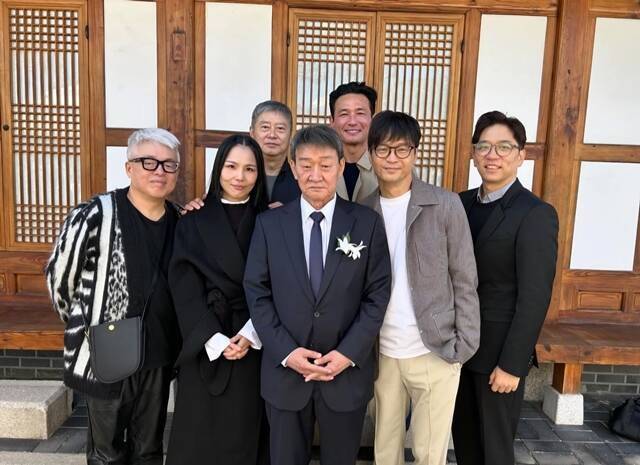 가수 알리가 故 김민기와 함께 찍은 사진으로 고인을 애도했다. 사진 | 알리 SNS