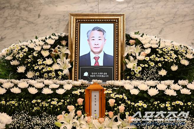 22일 별세한 개그맨 故 장두석의 빈소가 서울 여의도 성모장례식장에 마련됐다. 발인은 오는 24일 오전 8시, 장지는 파주 통일로추모공원이다. 사진공동취재단