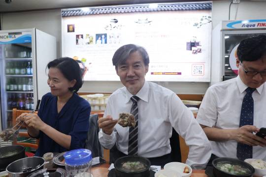 조국 조국혁신당 신임 대표는 22일 여의도 소재 4대 노포 꼬리곰탕집에서 점심을 먹었다고 밝혔다. [조국 조국혁신당 대표 페이스북 캡처]