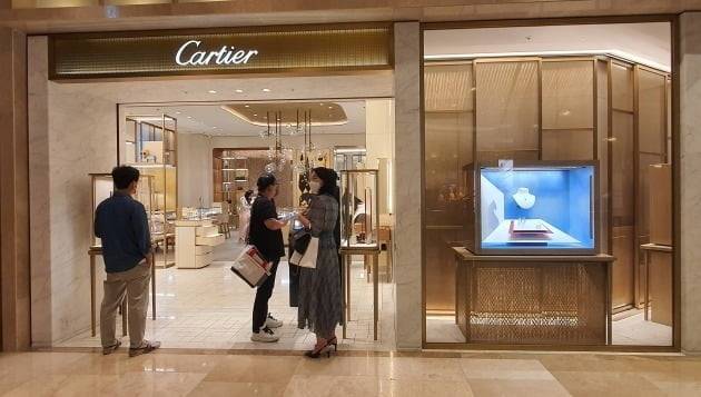 서울 중구 에비뉴엘본점 까르띠에 매장 앞 모습. 사진=한경DB