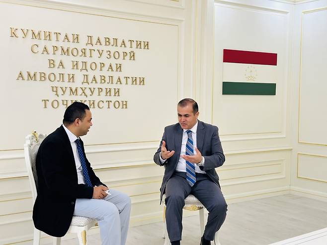 Sulton Rahimzoda(right), Chairman of the State Committee on Investments and State Property Management speaks in an interview with The Korea Herald at the office of the State Committee on Investment and State Property Management of Tajikistan in Dushanbe on June 14. (Sanjay Kumar/ The Korea Herald)