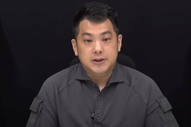 유튜버 카라큘라가 유튜브를 떠난다.  [사진출처 = 유튜브 영상 캡처]