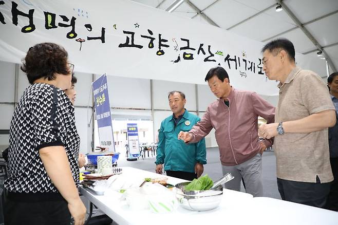 [금산=뉴시스]조명휘 기자 = 금산축제관광재단이 지난 19일 금산세계인삼엑스포광장에서 제4회 금산삼계탕축제 음식 품평회를 열고 있다. (사진= 금산군 제공) 2024.07.22. photo@newsis.com *재판매 및 DB 금지