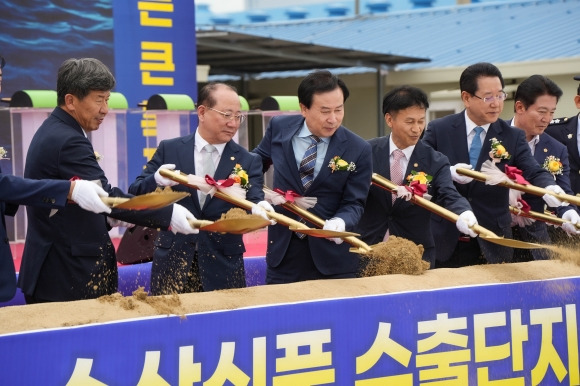 목포시가 지난 5월 말 수산식품수출단지 착공식을 하고 있다.