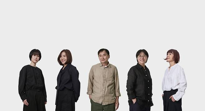 김애란(왼쪽부터), 편혜영, 김연수, 윤성희, 은희경(프란츠 제공)