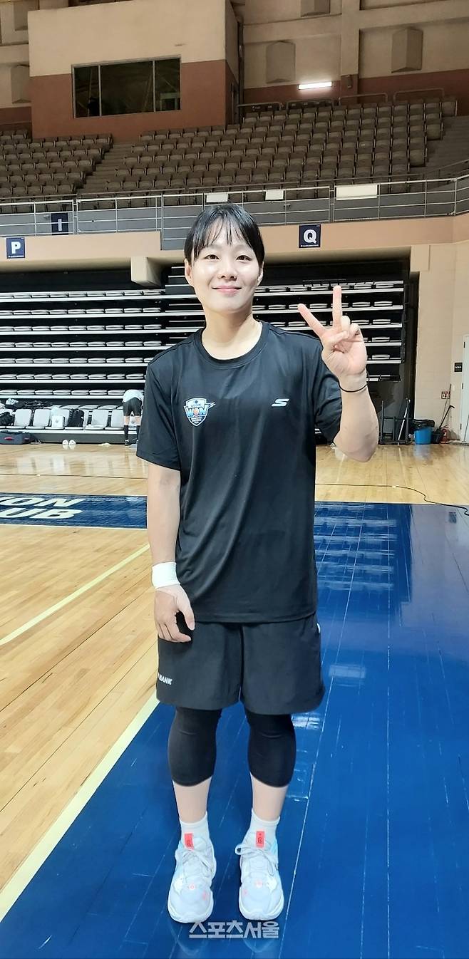 우리은행에서 뛰게 된 심성영이 힘든 훈련을 마친 뒤 환하게 웃고 있다. 사진 | 스포츠서울 이웅희기자 iaspire@