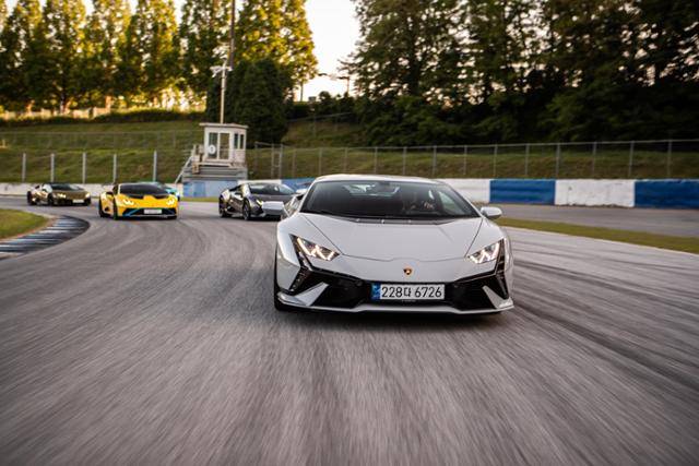 람보르기니 미디어 트랙데이에서 우라칸이 트랙을 질주하고 있다. 람보르기니 제공