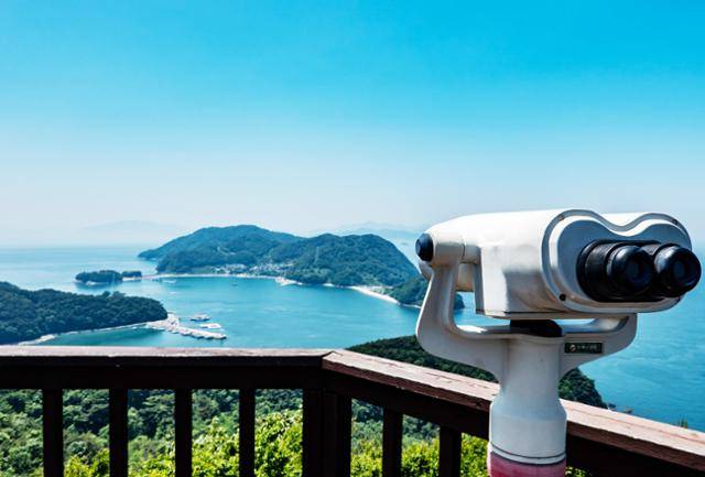 부아산에 오르면 대이작도와 소이작도 사이 바다가 하트 모양으로 보인다. 한국관광공사 제공