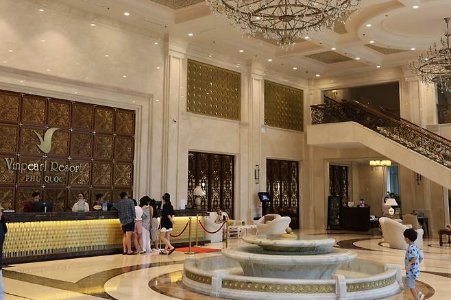 빈펄리조트 로비의 웅장한 모습.