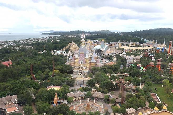 빈원더스 전경. 워터파크, 아쿠아리움, 놀이기구들을 모두 즐길 수 있다.