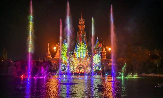 빈원더스에서 매일 밤 펼쳐지는 분수쇼.