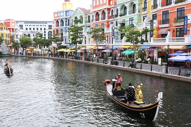 이탈리아 베니스를 테마로 한 쇼핑구역, 그랜드월드.