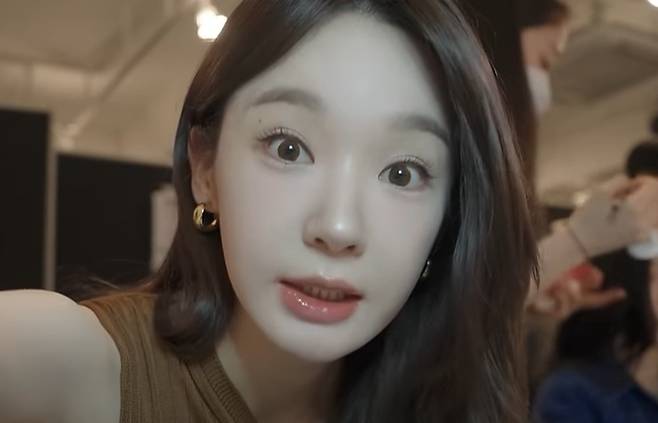 다비치 강민경이 고등학교 시절 받았던 피해를 공개해 눈길을 끈다. [사진출처 = 유튜브 영상 캡처]