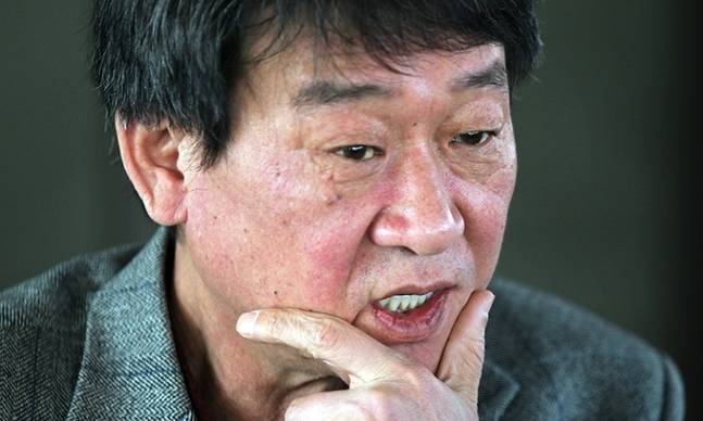 1970년대를 대표하는 명곡 ‘상록수’와 ‘아침 이슬’을 만든 김민기(1951∼2024) 전 극단 학전 대표. 연합뉴스