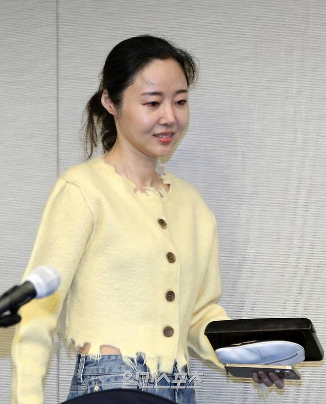 민희진 어도어 대표가 31일 오후 서울 중구 프레스센터에서 진행된 긴급기자회견에 참석하고 있다. 전날 법원이 의결권 행사 금지 가처분 신청을 받아들이면서 하이브의 민희진 대표의 대표직 해임은 막았지만 기존 측근 사내 이사 2명은 교체됐다. 김민규 기자 mgkim1@edaily.co.kr /2024.05.31/