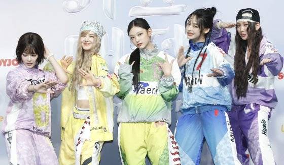 (왼쪽부터) 걸그룹 뉴진스 멤버 하니, 다니엘, 해린, 민지, 혜인. 뉴스1