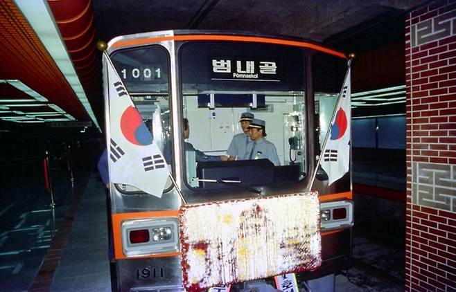 1985년 7월 19일 부산도시철도 1호선 개통 당시 처음 도입된 뒤, 33년간의 운행을 마친 전동차가 부산시 등록문화유산으로 지정됐다.&nbsp;부산교통공사 제공