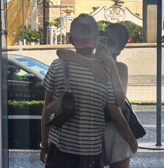 래퍼 릴러말즈, 치어리더 전은비. 사진|개인 채널