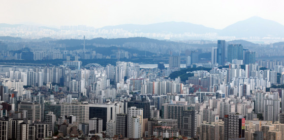 서울 남산에서 바라본 아파트 모습. 2024.7.16/뉴스1