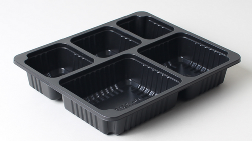 홀드필름으로 빈틈없이 접착된 배달 음식 포장 용기는 개봉에 많은 인내가 필요하다. 배달 족발 뜯다가 새우젓이 겉절이에 쏟아져 참담함을 느꼈던 사람이라면 공감하리라. [사진 출처=팩투유]