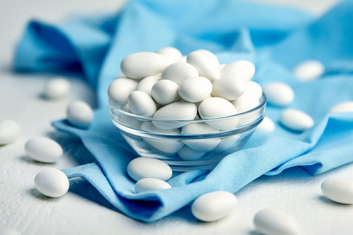 북미권에서는 요르단 아몬드란 이름으로 불리는 이탈리아의 컨페티. 결혼식 때 5개의 컨페티를 주는 이유는 짝수는 ‘나누어지는 숫자’이기 때문이다. [사진 출처=nuts.com]