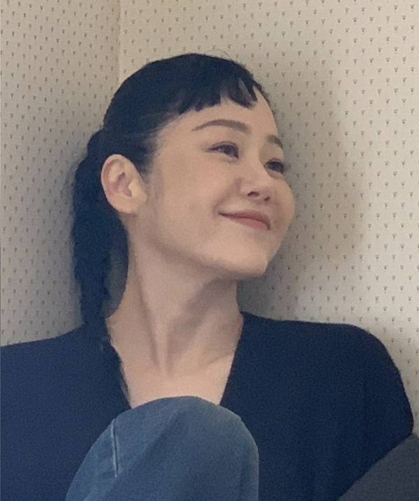 배우 고현정이 25일 자신의 채널을 통해 근황을 전했다. 그는 “이미 일어난 일들 앞으로 일어날 즐거운 일 투성이들만 우선 생각합시다”라는 긍정적인 메시지와 함께 여러 장의 사진을 공개했다./사진=SNS