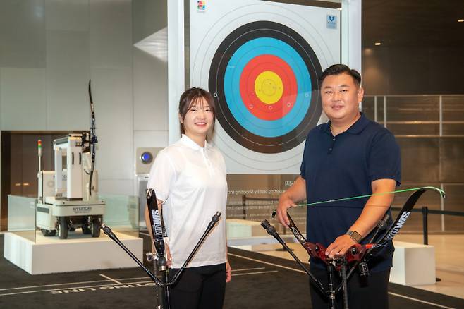 (왼쪽부터) 강채영 선수, 오진혁 선수/사진=현대차그룹