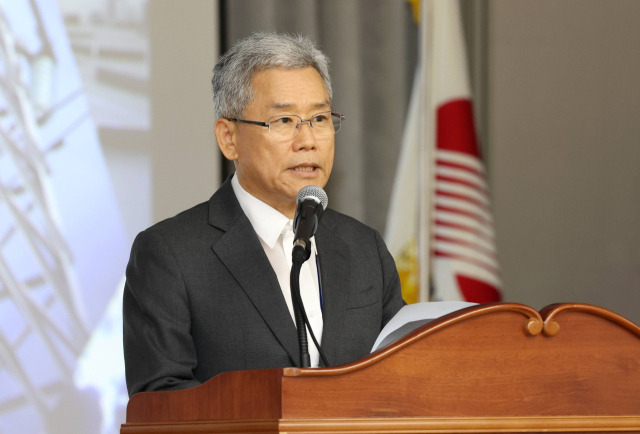 김동철 한국전력 사장이 24일 서울 영등포구 한전 남서울본부에서 열린 ‘전력망 적기 확충을 위한 혁신 대토론회’에서 환영사를 전하고 있다. 사진 제공=한전