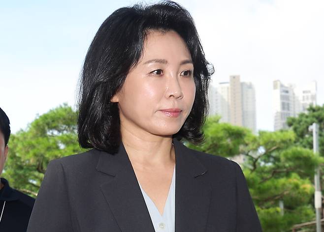 2022년 제20대 대통령 선거와 관련한 공직선거법 위반 혐의로 재판에 넘겨진 이재명 전 더불어민주당 대표의 배우자 김혜경씨가 7월25일 오전 경기도 수원시 영통구 수원지방법원에서 열리는 공판에 출석하고 있다. ⓒ 연합뉴스