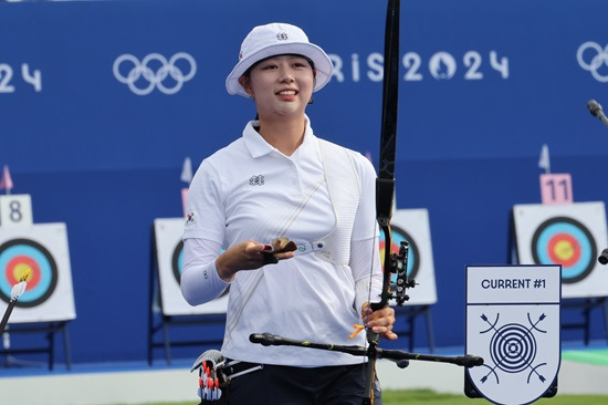 여자 양궁 국가대표 임시현이 25일(한국시간) 프랑스 레쟁발리드에서 열린 2024 파리 올림픽 여자 양궁 랭킹 라운드에 출전해 총점 을 기록, 전체 64명의 선수 중 1위를 기록했다. 사진 연합뉴스