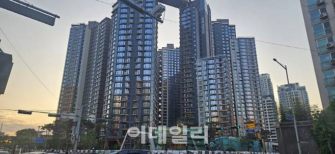 서울 서초구 반포동에서 오는 30일 일반공급이 예정된 ‘래미안 원펜타스’ 전경 (사진=김아름기자)