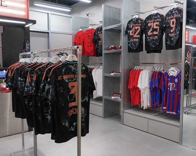 인스타그램 @overthepitch_store