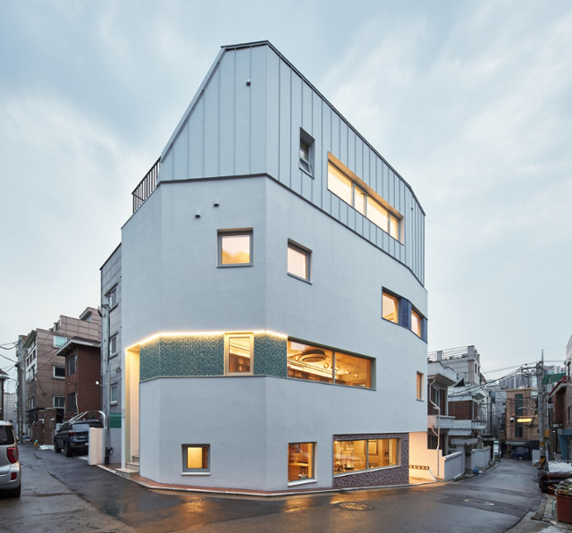 이용우씨의 '내곁에서재'는 서울 노원구 공릉동 주택가의 '소채담' 2층에 터 잡고 있다. 유타건축사사무소가 설계했다. 유타건축사사무소 제공