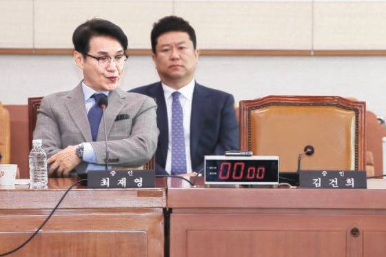 최재영 목사가 26일 오전 서울 여의도 국회 법제사법위원회 전체회의장에서 열린 '윤석열 대통령 탄핵소추안 발의 요청' 국민동의 청원 관련 2차 청문회에 출석해 있다. 뉴스1