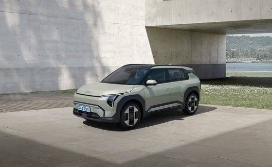 기아의 소형 전기차 EV3. 기아는 하반기 글로벌 시장에 EV3를 출시해 중저가 전기차 시장을 공략한다는 계획이다. 사진 현대차그룹.