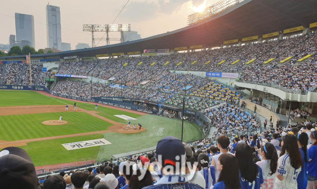 2024년 7월 13일 오후 서울 잠실야구장에서 진행된 ‘2024 신한 SOL Bank KBO리그’ 삼성-두산의 경기. 매진을 기록한 삼성-두산의 경기./마이데일리