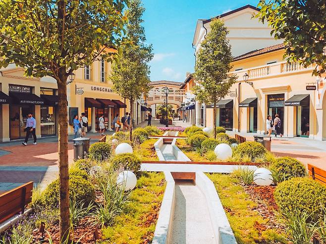 소도시처럼 꾸며진 세라발레 아웃렛