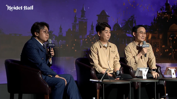 -&nbsp;MC 허준,&nbsp;김창욱 검은사막 모바일 총괄 실장,&nbsp;안형규 게임 디자인 팀장