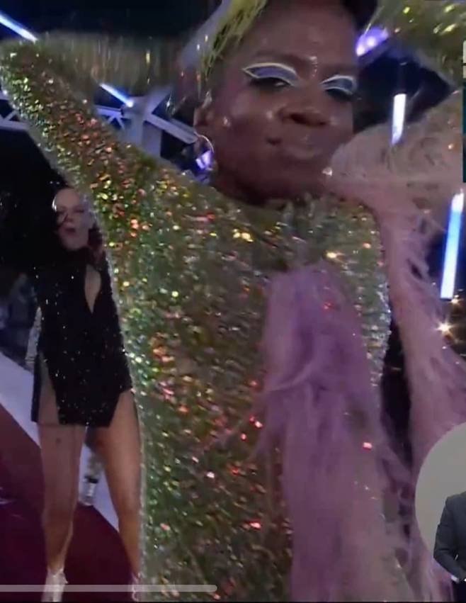 자다깨서 파리올림픽 개막식 봤는데 ㅁㅊ