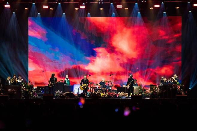 Noel Gallagher performs during "Noel Gallagher’s High Flying Birds Live in Korea" held at Kintex, Gyeonggi Province, Friday. (Live Nation Korea)