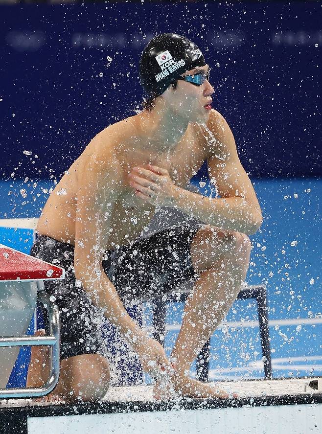 ▲ 황선우와 김우민은 28일(이하 한국시간) 오후 프랑스 파리 라데팡스 수영장에서 열린 올림픽 수영 남자 자유형 200m 예선에서 각각 4위와 12위를 기록했다. 이로써 전체 27명 중 상위 16명에게 주어지는 준결승 진출 티켓을 나란히 확보하는 데 성공했다. 한국 수영 경영 종목에서 두 명 이상 올림픽 본선 준결승에 오른 것은 역사상 처음이다. ⓒ연합뉴스