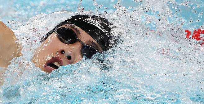 ▲ 황선우는 "어느 대회든 예선이 가장 힘들다. 그래도 1분46초1대의 기록은 지금까지 메이저대회 중 가장 편안한 레이스였던 것 같다"며 "사실 준결승까지는 16명이 올라가기에 널널한 편이다. 결승으로 8명만 올라가는 준결승이 중요하다. (1분)44초대 선수가 8명인 것으로 안다. 준결승부터 98% 정도는 보여야 할 것 같다"라고 했다.&nbsp; ⓒ연합뉴스