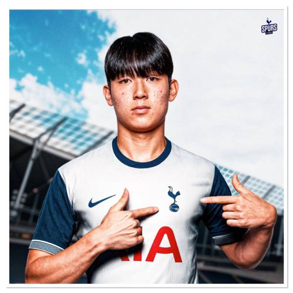 K리그 역대 최고의 초신성 양민혁이 토트넘 이적을 완료했다. 양민혁은 28일 한국에 입국한 토트넘 관계자들과 만나 계약서에 서명하고, 이적을 마무리했다. 양민혁은 토트넘과의 일정을 마무리한 후에 대선배인 손흥민과도 만났다. 양민혁은 손흥민의 존재가 이적에 큰 영향을 끼쳤다고 밝혔다. 사진=Last words on spurs