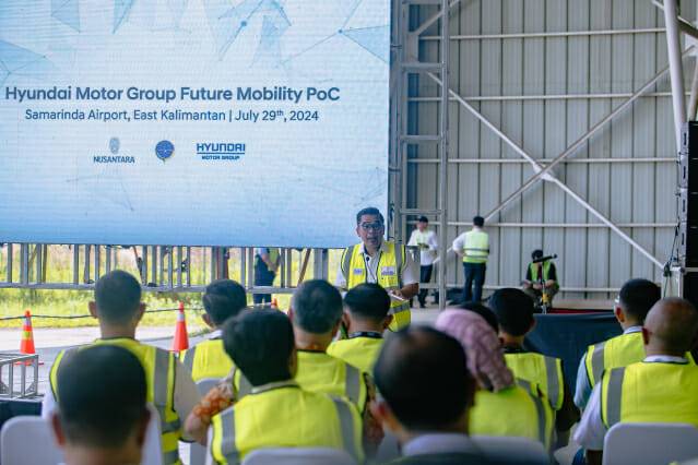 인도네시아 신수도청 녹색 디지털 전환 담당 ‘모하메드 알리 베라위가 행사에서 발표하는 모습. (사진=현대자동차그룹)